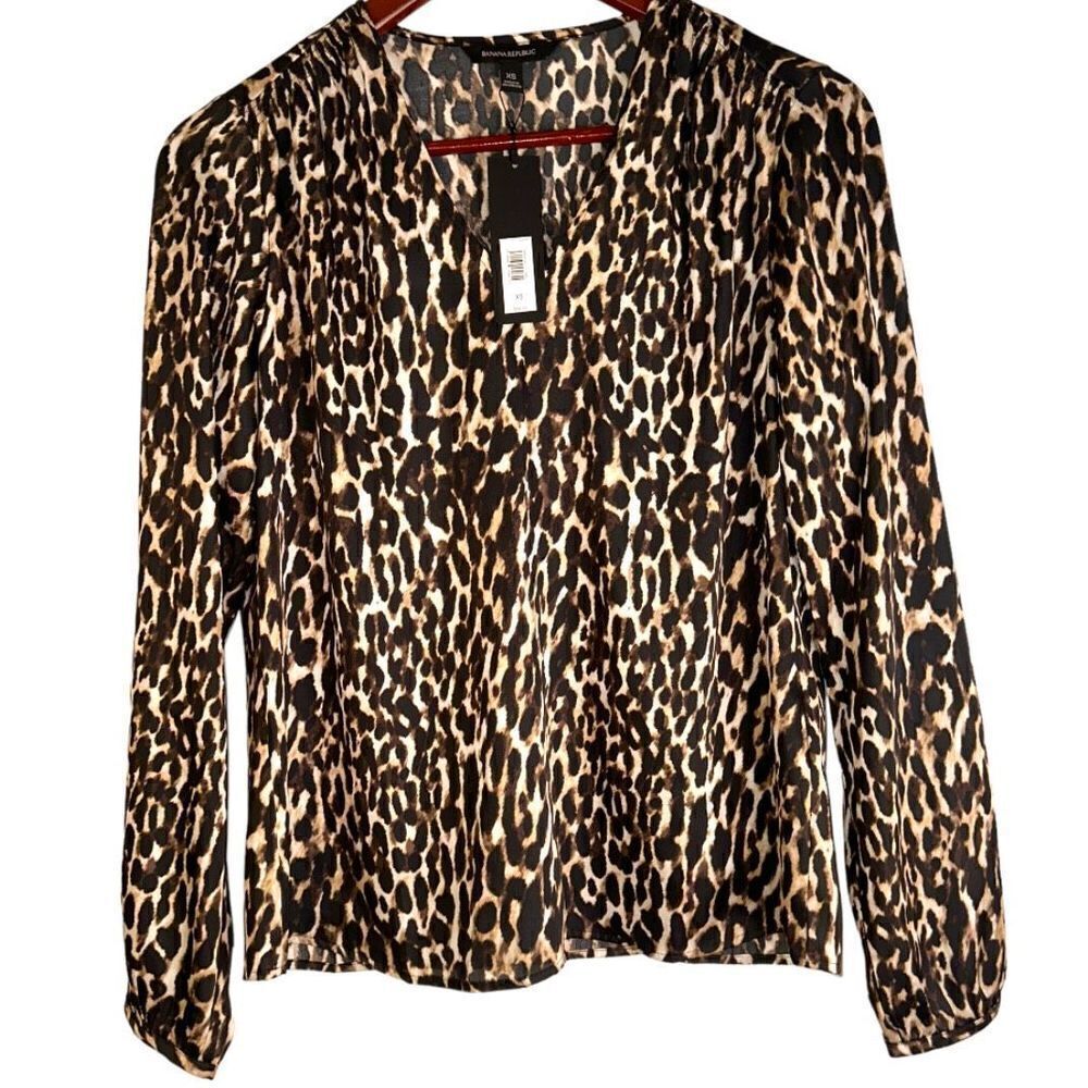 Banana Republic Womens XS Animal‎ Print Satin Vneck Classy Blouse NWT